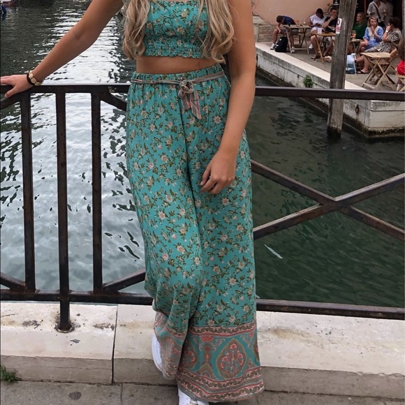 💕Sale💕 2-piece crop and pants - Picture 7 of 15